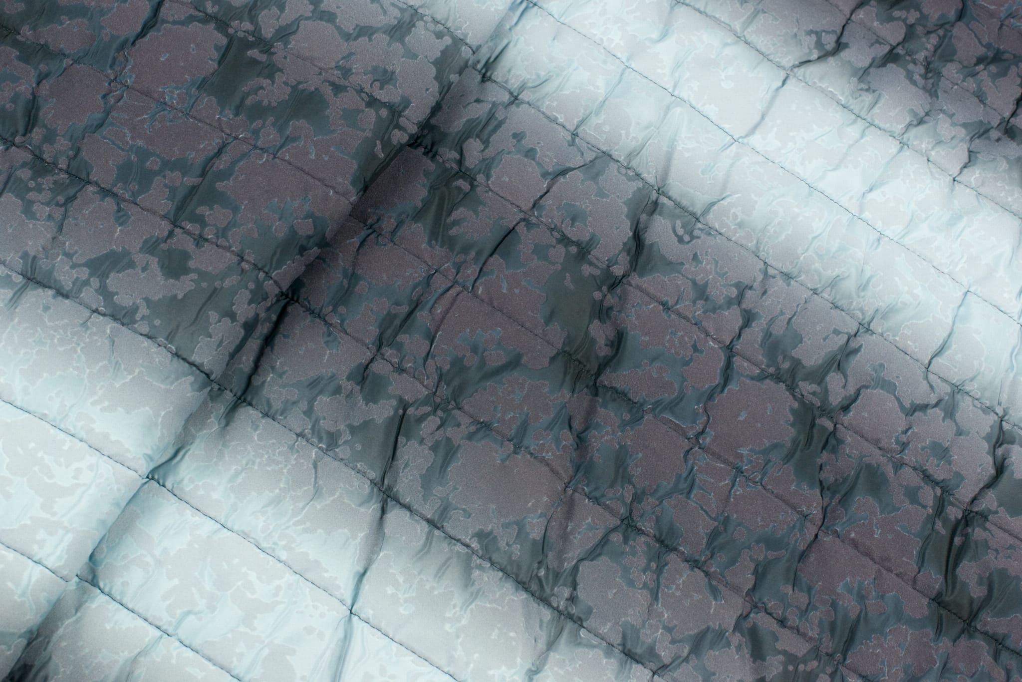 Tkanina pikowana wzór pasy odcienie szarości, flok