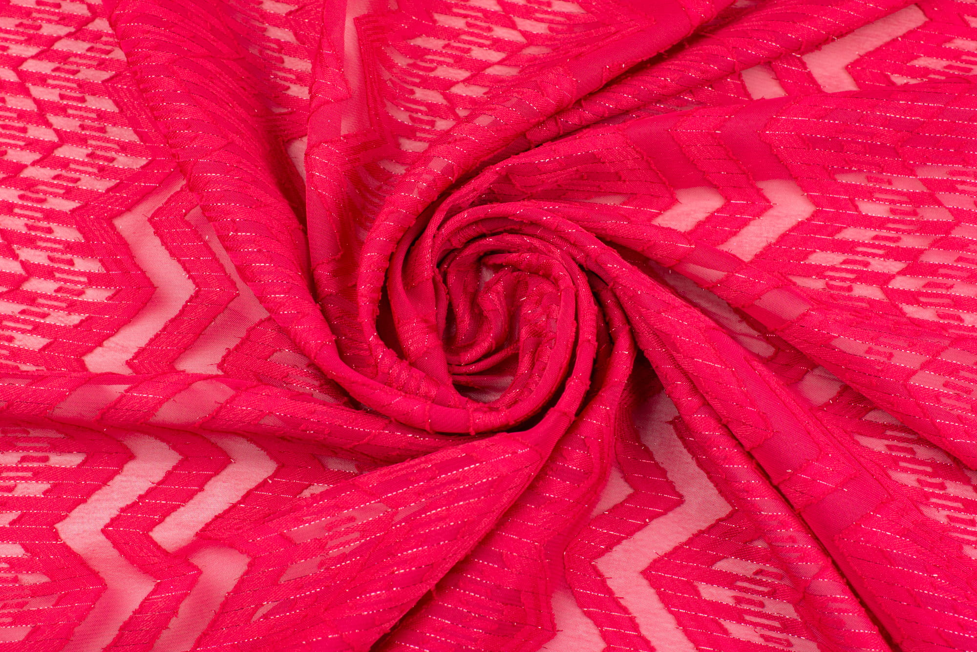 Koronka na szyfonie wzór zygzak kolor malinowy