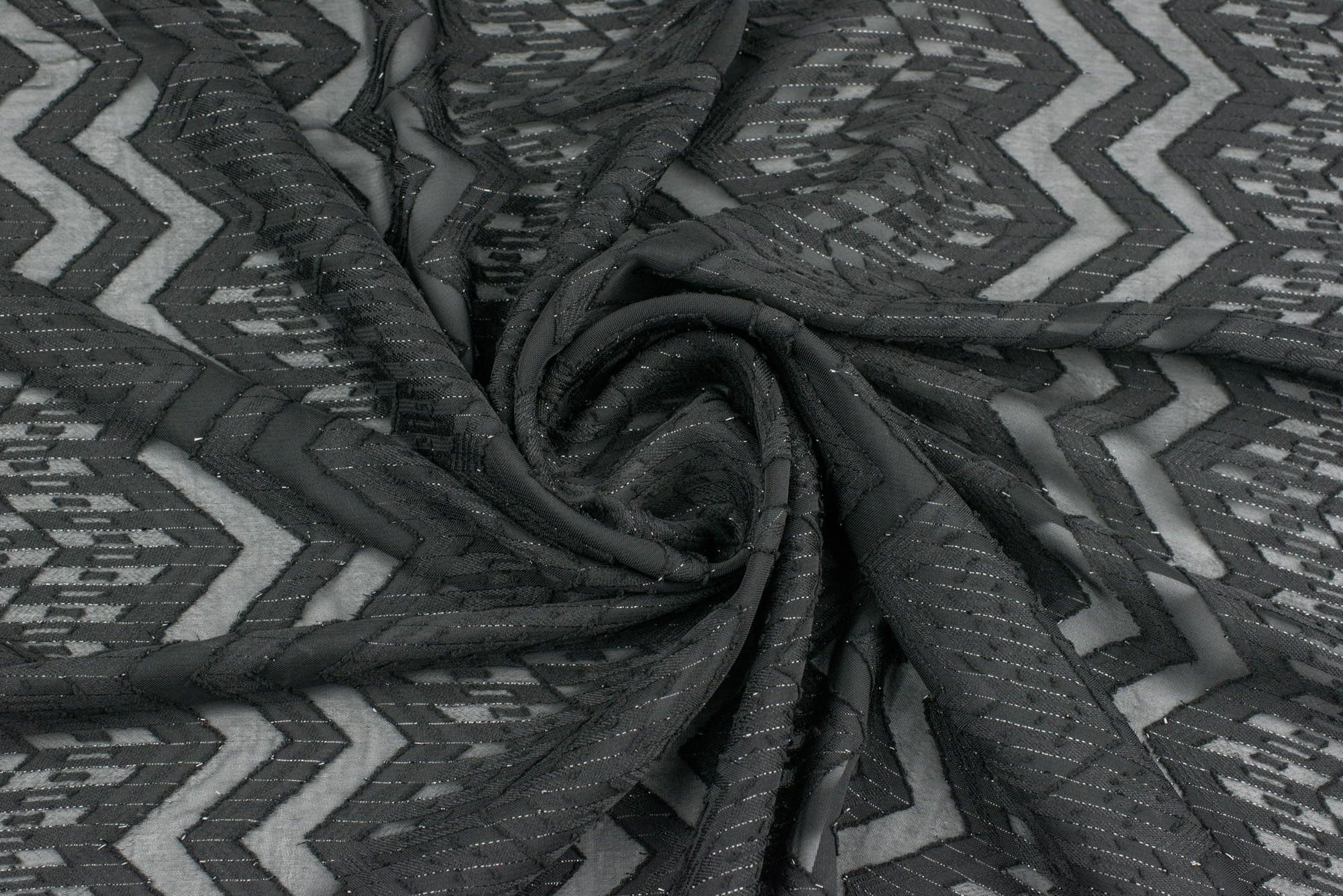 Koronka na szyfonie wzór zygzak kolor czarny