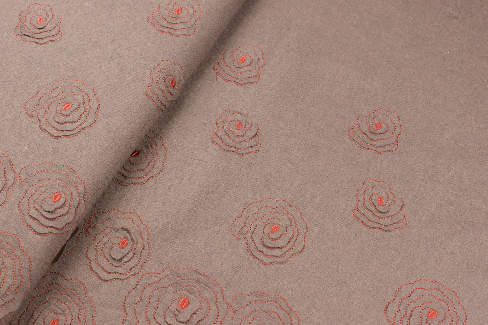 Tkania siatka z dzianiną haft brąz