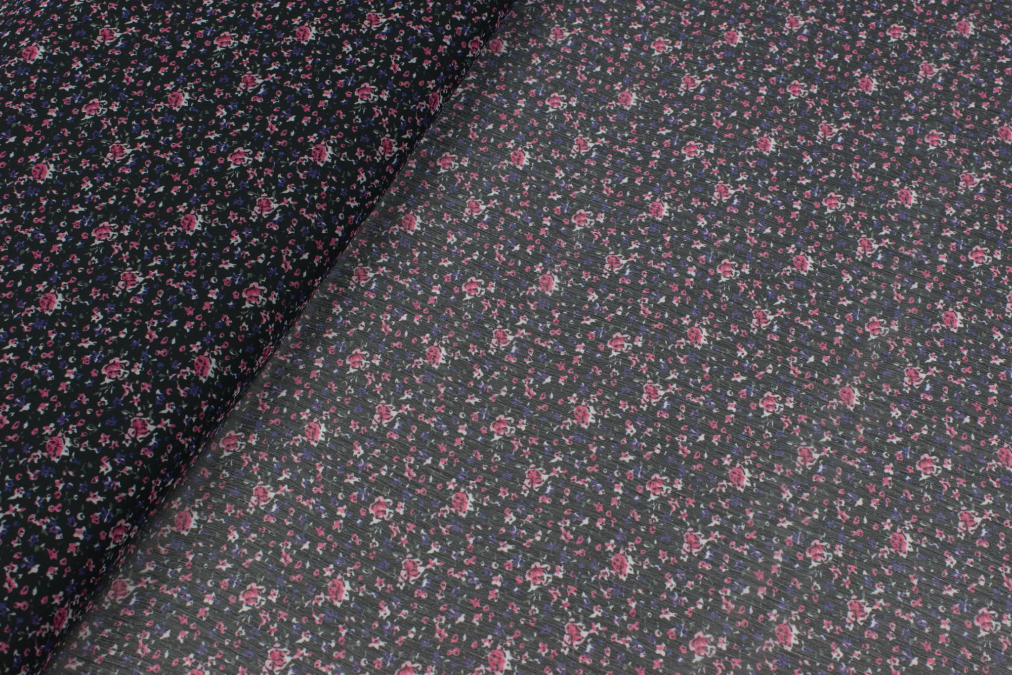 Szyfon wzór łączka kwiatowa różowy/niebieski