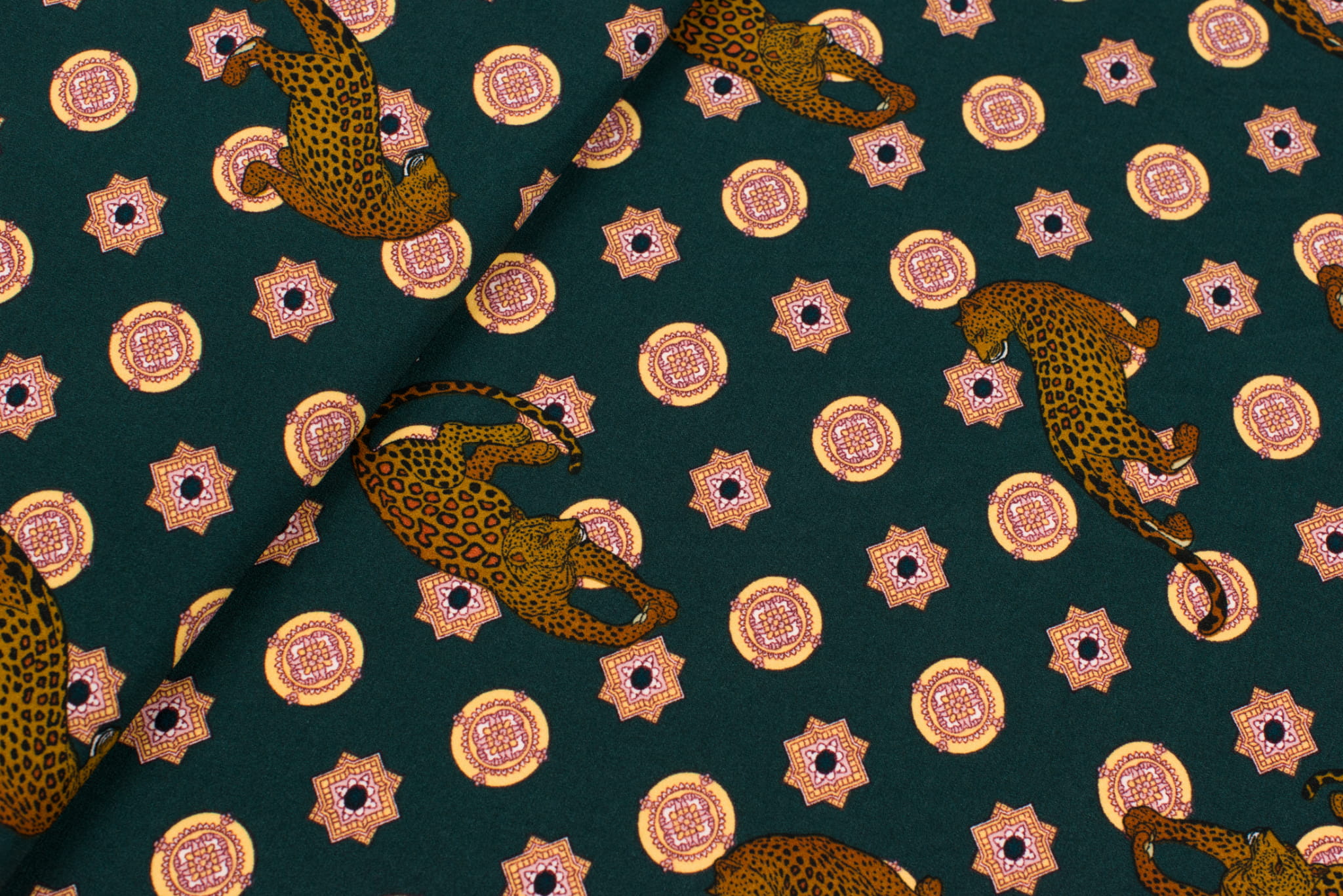 Tkanina milano krepa wzór lampart ciemnozielony