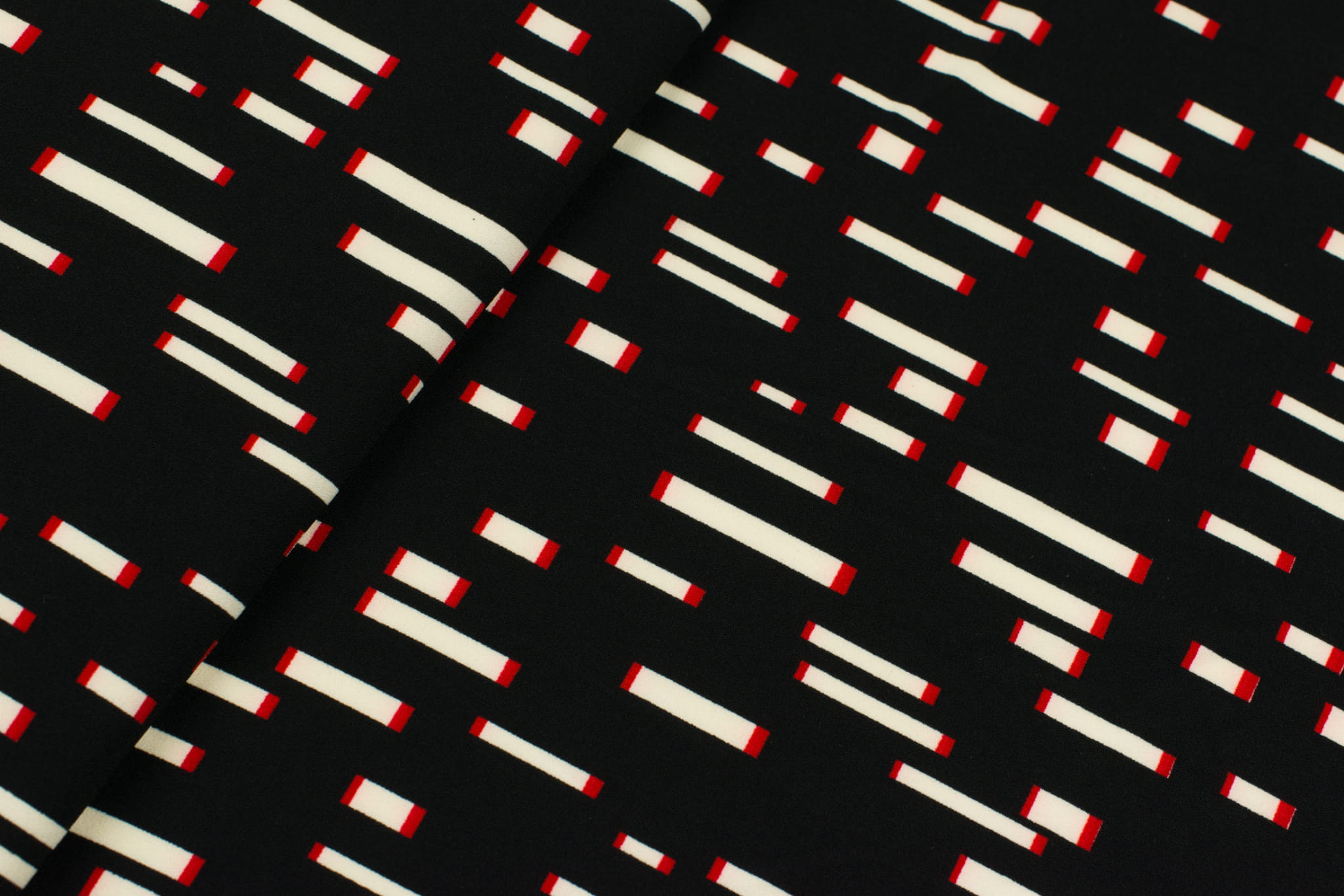 Tkanina milano krepa wzór prostokąty na czarnym tle