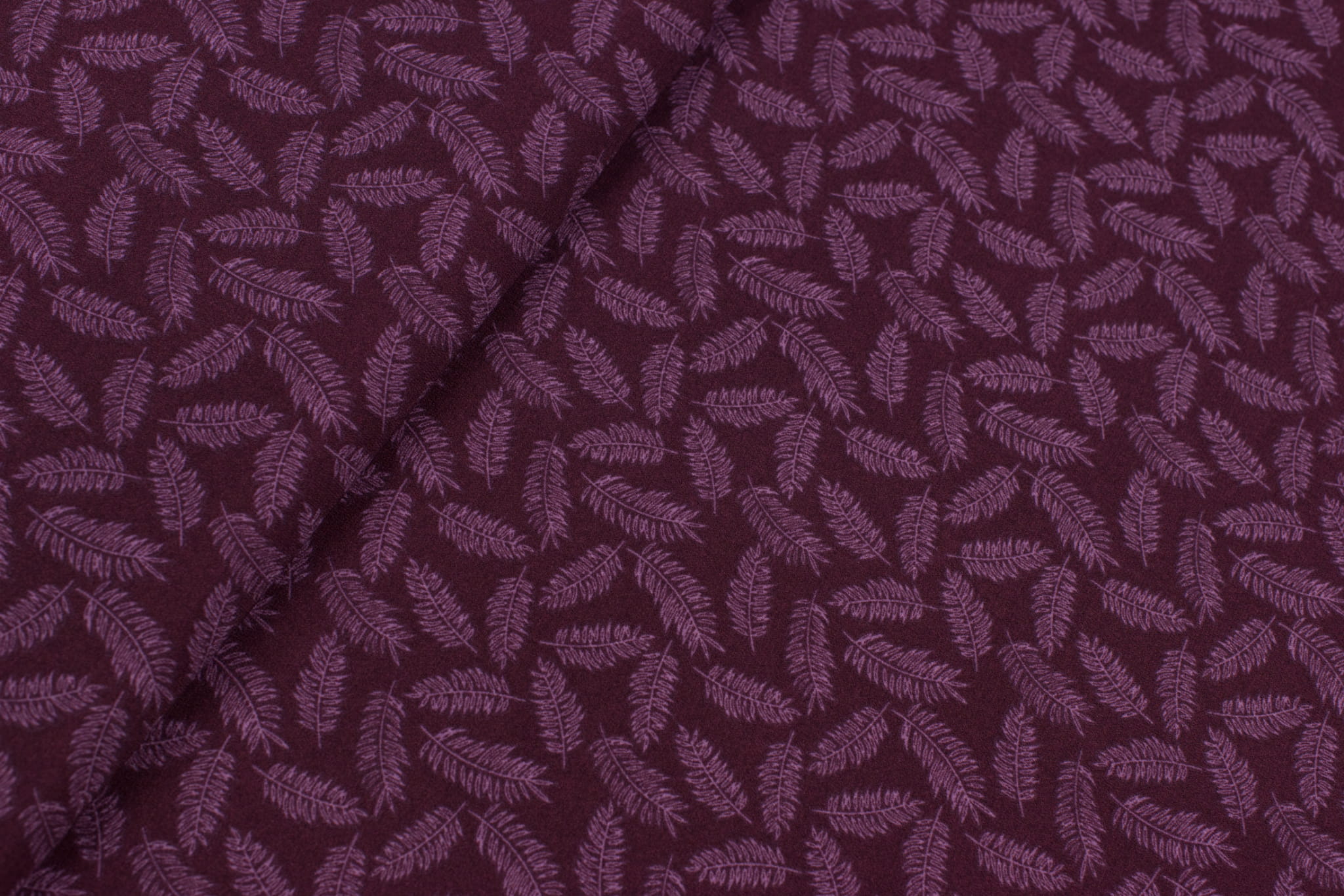 Tkanina milano krepa wzór liście paproci kolor fioletowy