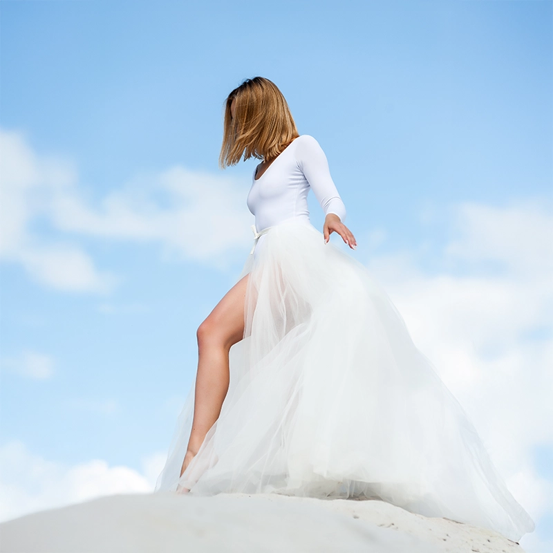 Jaką tkaninę wybrać na sukienkę? Poradnik + checklisty